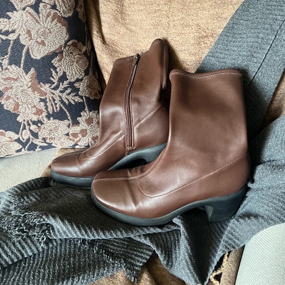 Vince Mandy Leather Ankle Boot -Size 7.5 - Picture 3 of 8